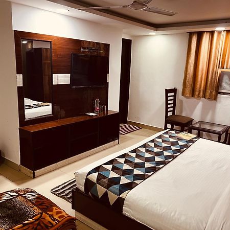 Hotel Vista Premium Tark A Family Hotel Near Igi Airport Delhi نيودلهي المظهر الخارجي الصورة