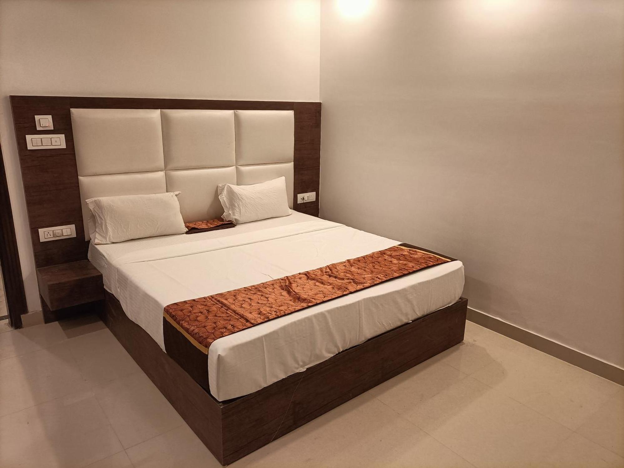 Hotel Vista Premium Tark A Family Hotel Near Igi Airport Delhi نيودلهي المظهر الخارجي الصورة